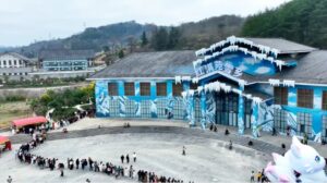 大年初一惠水好花红景区旅游火爆 红满苑雪乡游人如织